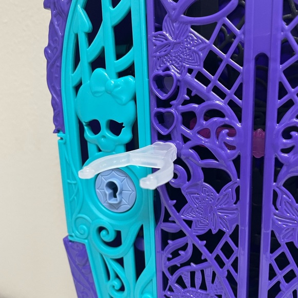 Monster High Skulltimate Secrets Garden Mysteries Twyla’s Closet - Picture 3 of 8